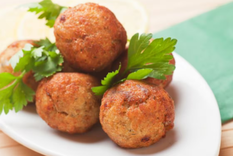 Albóndigas de pollo fáciles: receta rápida y perfecta para cualquier comida.