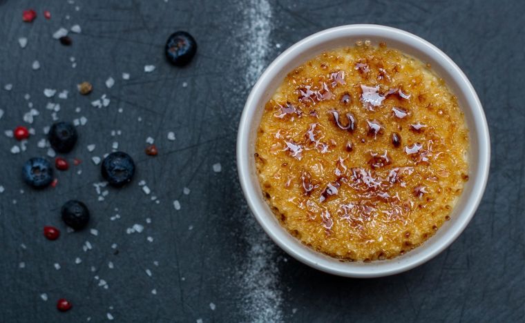 Creme Brulee Una receta simple y deliciosa para hacer en minutos. Foto: Shutterstock