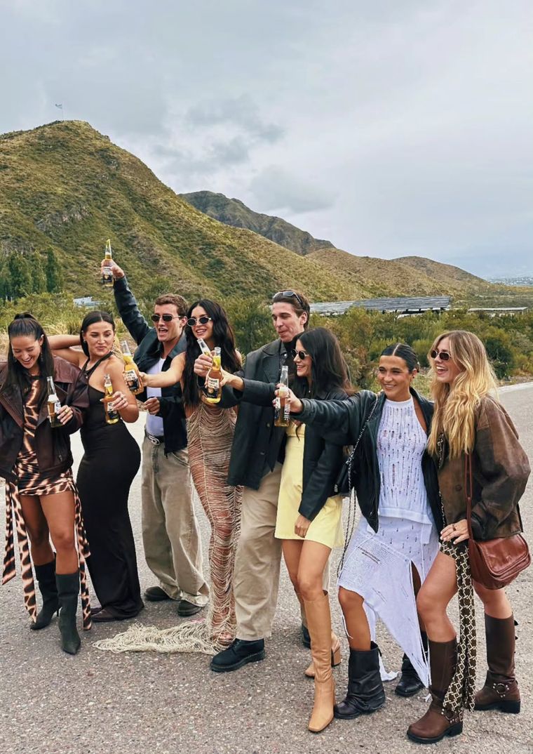 Famosos e influencers, a puro brindis. Famosos e influencers, a puro brindis.