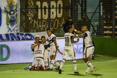 gimnasia goleo a patronato y le hizo el mejor regalo a diego maradona gimnasia goleo a patronato y le hizo el mejor regalo a diego maradona