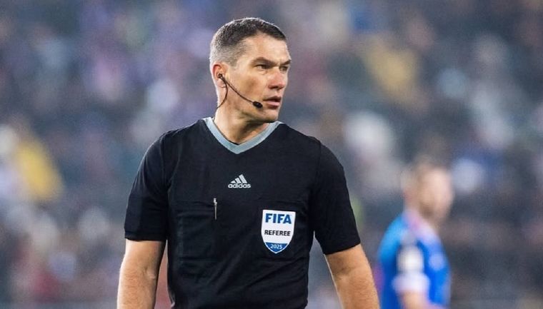 István Kovács, el encargado de impartir justicia en el último duelo de la Selección en la fase de grupos.&nbsp;