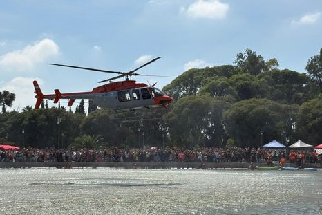 Aviones Pampa, helicópteros y actividades acuáticas protagonizaron Regatas Vuela 2026, que convocó a una multitud en el Lago del Parque General San Martín. Aviones Pampa, helicópteros y actividades acuáticas protagonizaron Regatas Vuela 2026, que convocó a una multitud en el Lago del Parque General San Martín.