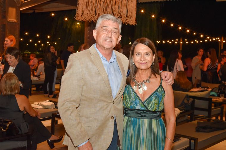 Raúl Atencio junto a Adela Alos. Raúl Atencio junto a Adela Alos.