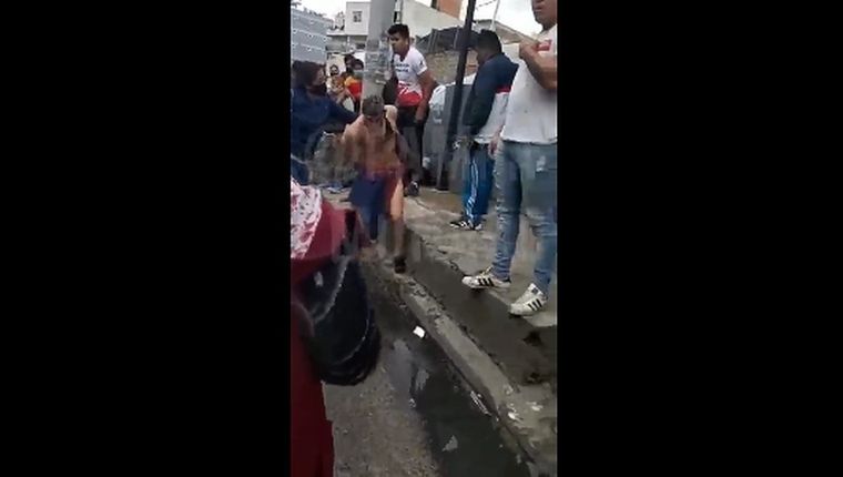 Un delincuente fue reducido por los vecinos en Villa Celina.
