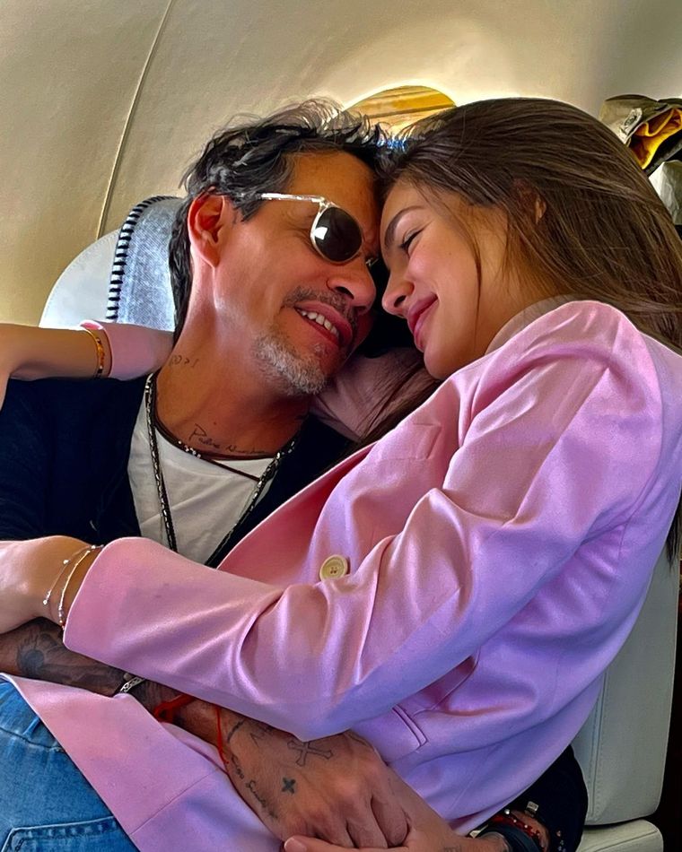 Marc Anthony y su novia Nadia Ferreyra Foto: Instagram