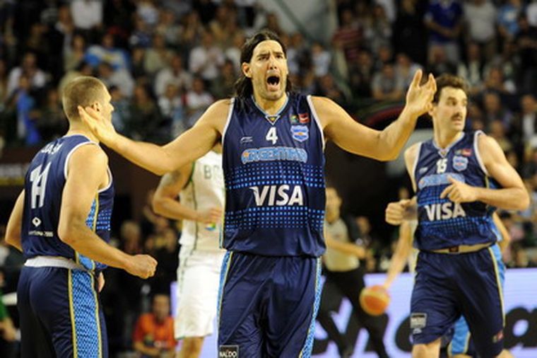 Luis Scola, abanderado argentino. Foto: Télam