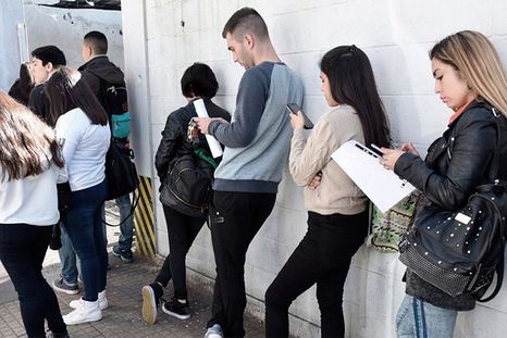 Las dificultades para encontrar empleo son mayores para los jóvenes sin experiencia.