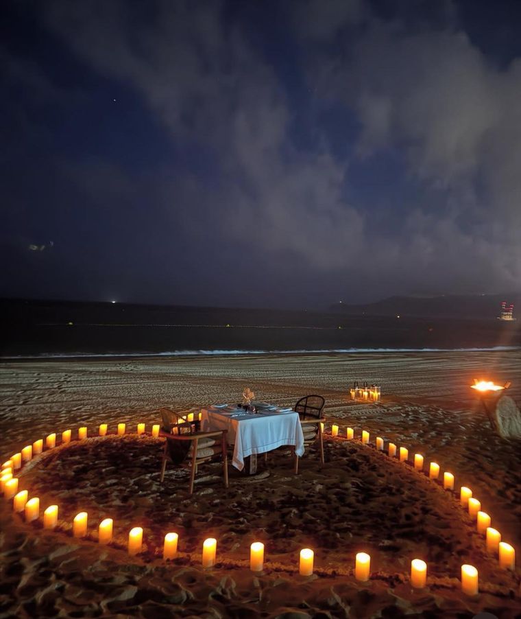 Tini Stoessel despertó rumores de compromiso con una cena íntima frente al mar. Tini Stoessel despertó rumores de compromiso con una cena íntima frente al mar.