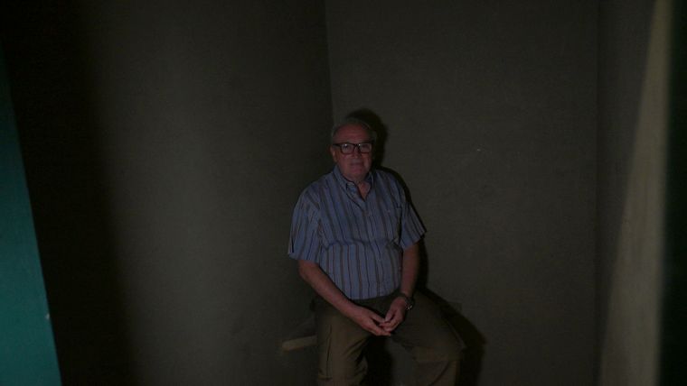 Eugenio Paris en la celda donde estuvo 60 días secuestrado. Eugenio Paris en la celda donde estuvo 60 días secuestrado.