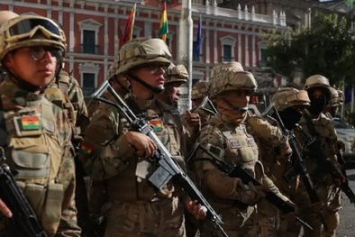 MDZol | Militares en el centro de La Paz este miércoles. Foto: EPA