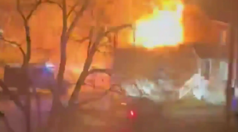 Explotó una casa durante un operativo policial Foto: Captura Video