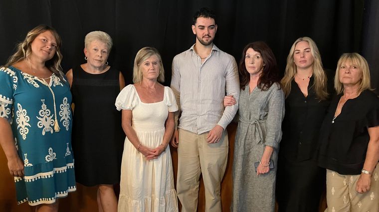 Calum y las familias de Simone, Kirsty y Cheznye están creando conciencia sobre el envenenamiento por metanol.