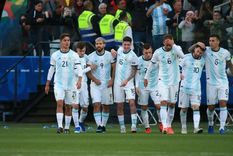 dos figuras de la seleccion argentina, aislados por posible covid
