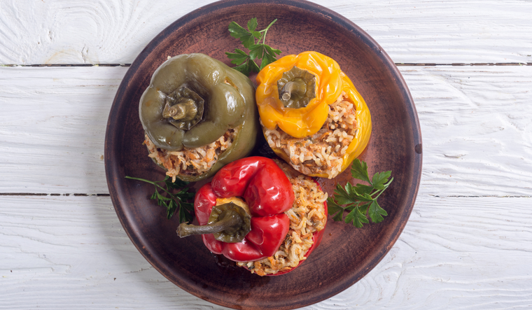 Plato saludable y delicioso son estos pimientos rellenos de quinoa Foto: Shutterstock