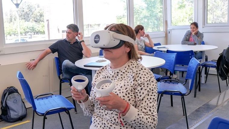 La capacitaciónde Impresión 3D y Realidad Virtual forma parte de las acciones de la DGE para acercar la educación tecnológica a la comunidad. La capacitaciónde Impresión 3D y Realidad Virtual forma parte de las acciones de la DGE para acercar la educación tecnológica a la comunidad.