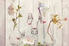 Las botellas son una gran opción para decorar tus espacios.  Foto: Pixabay - pixabay.com