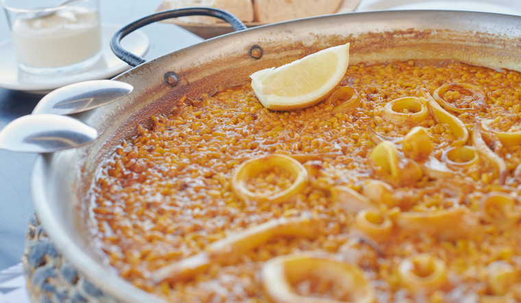 La receta original se elaboraba sólo con pescado de descarte. La receta original se elaboraba sólo con pescado de descarte.