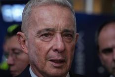 Álvaro Uribe fue presidente de Colombia entre 2002 y 2010. Álvaro Uribe fue presidente de Colombia entre 2002 y 2010.