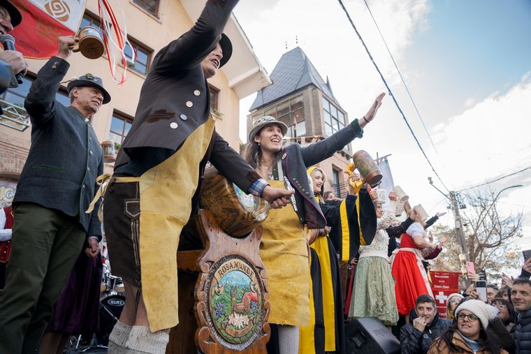En julio, la Fiesta del Chocolate Alpino convierte al pueblo en un destino obligado para los fanáticos de la repostería centroeuropea.