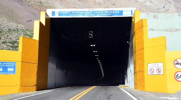 El túnel internacional será cerrado durante un puñado de horas. Foto: ALF PONCE MERCADO / MDZ