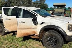 vendedor volco una ford ranger raptor antes de la entrega al cliente