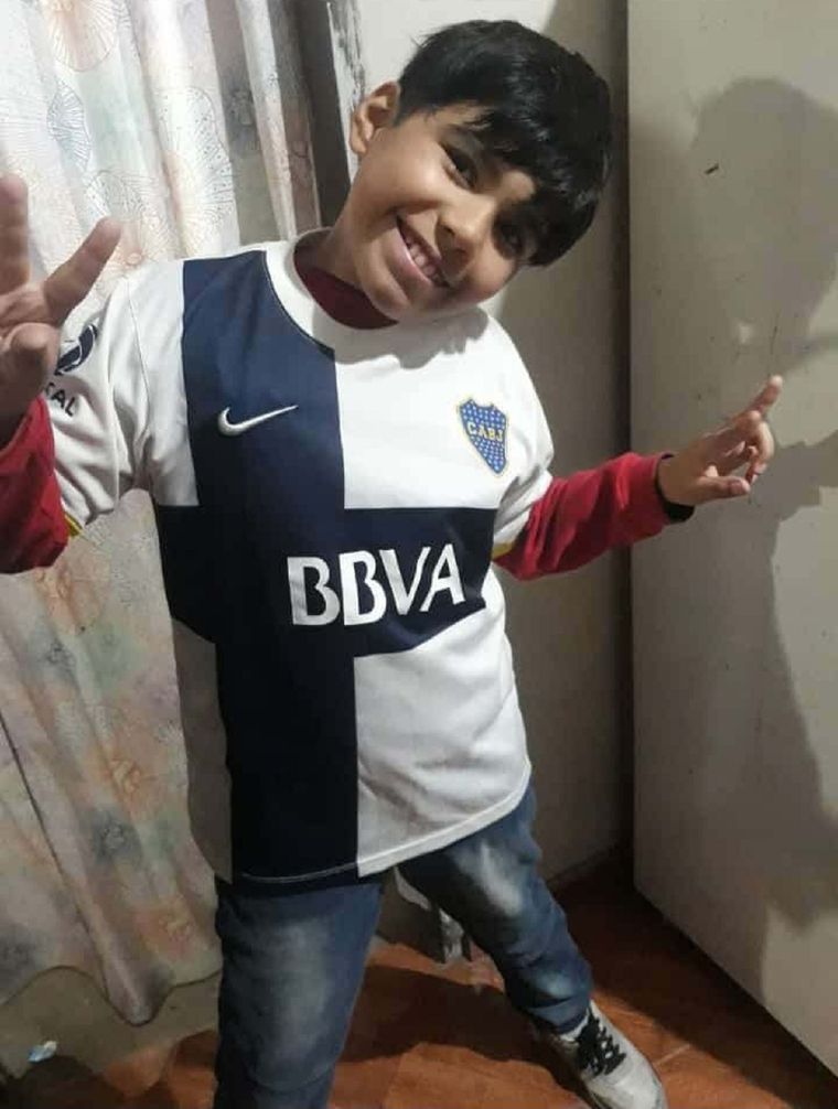 El nene tenía 10 años y jugaba en la vereda cuando fue víctima de un disparo en el pecho Foto: @Hechosanderecho