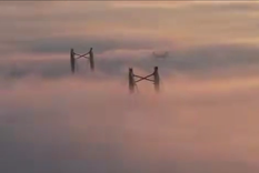 El puente Zárate - Brazo Largo amaneció en medio de la niebla.