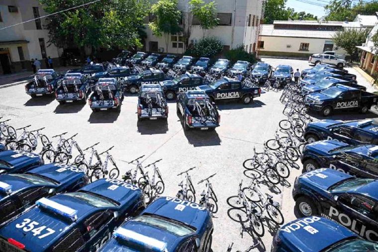 Denuncia a Mercedes Rus por inconsistencias en declaraciones sobre el número de patrulleros.