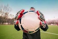 ¡insolito!: el truco de un arquero para atajar penales de sus rivales ¡insolito!: el truco de un arquero para atajar penales de sus rivales