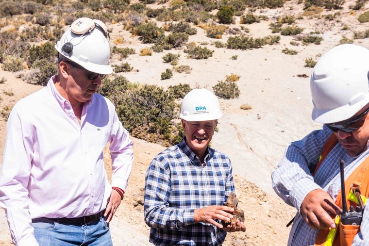 El gobernador Rodolfo Suarez visitando las inmediaciones de Hierro Indio Foto: Gobierno de Mendoza