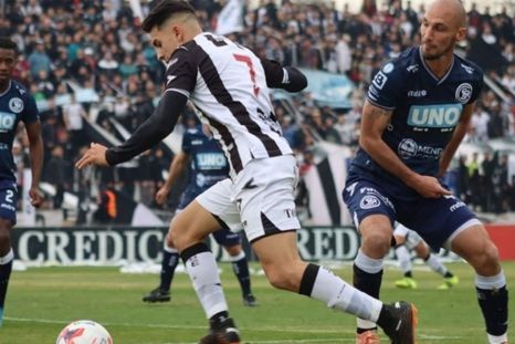 El Lobo se hizo fuerte de local y se llevó el clásico del Parque ante la Lepra. El Lobo se hizo fuerte de local y se llevó el clásico del Parque ante la Lepra.