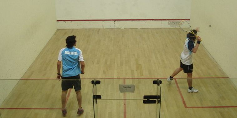 A toda orquesta se disputa el Nacional en las nuevas canchas del Chacras Indoors Squash Club.