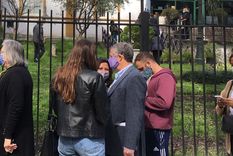 El precandidato formó la fila al igual que los demás votantes.Foto: Bautista Otamendi MDZ.