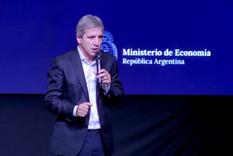 El ministro de Economía, Luis Caputo, tendrá que atender un nuevo frente con los bonistas que entraron al canje de 2005 en el Reino Unido y que ahora buscar cobrar por la causa conocida como Cupón PBI.
