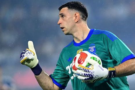 Argentino casi que no superó al humilde seleccionado africano y Dibu no pudo mantener su valla invicta. Argentino casi que no superó al humilde seleccionado africano y Dibu no pudo mantener su valla invicta.