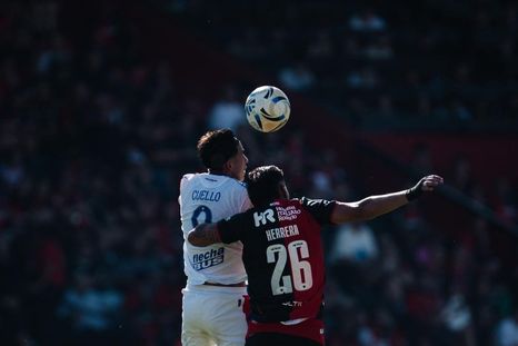San Lorenzo y Newells igualaron sin goles en Rosario. San Lorenzo y Newells igualaron sin goles en Rosario.