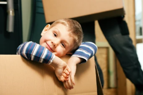 Un estudio reveló el impacto de las mudanzas frecuentes en la salud mental infantil. Foto: Shutterstock