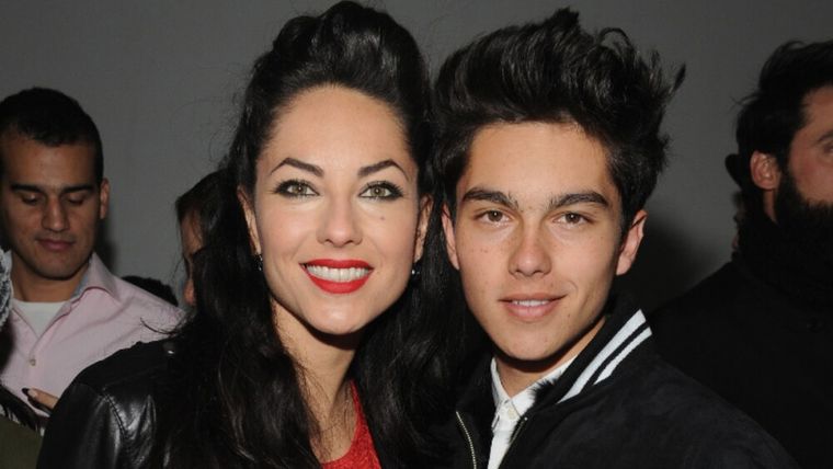 El hijo de Barbara Mori y Sergio Mayer. El hijo de Barbara Mori y Sergio Mayer.