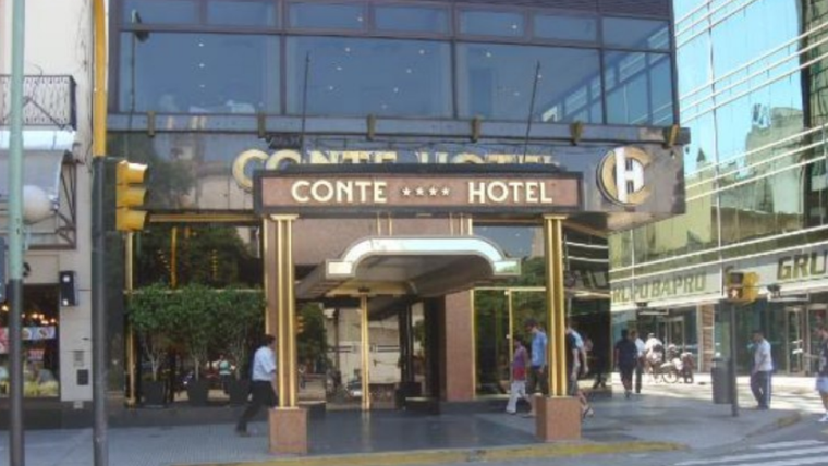 El hecho ocurrió alrededor de las 6.30 de esta mañana en el Hotel Conte, ubicado en la calle Carlos Pellegrini 101, a dos cuadras de las avenidas de Mayo y 9 de Julio. Foto: NA.