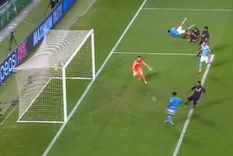 no lo vas a podes creer: sterling, sin arquero, se perdio este gol