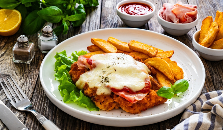Receta fácil de milanesa napolitana con ingredientes simples Foto: Shutterstock