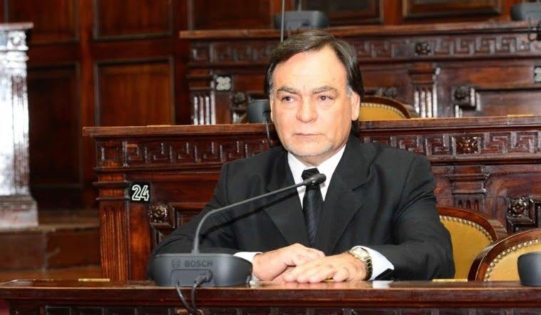 Ortiz en el breve período que fue senador. Foto: Prensa Senado