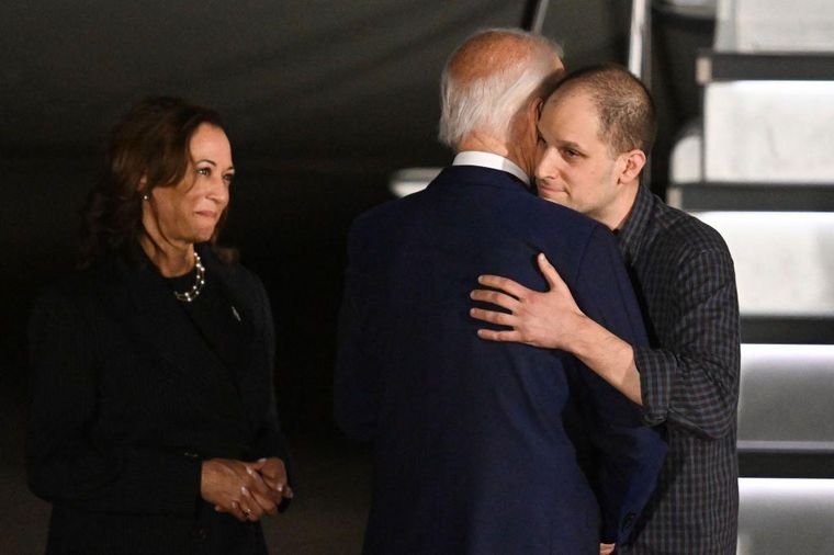 A su llegada a EE.UU., Gershkovich fue recibido por el entonces presidente, Joe Biden, y su vicepresidenta, Kamala Harris.