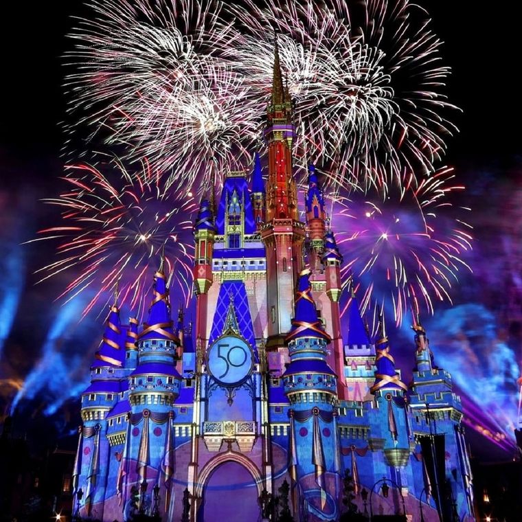 Un show de fuegos artificiales sorprendió a todos los asistentes. Foto: Agencias