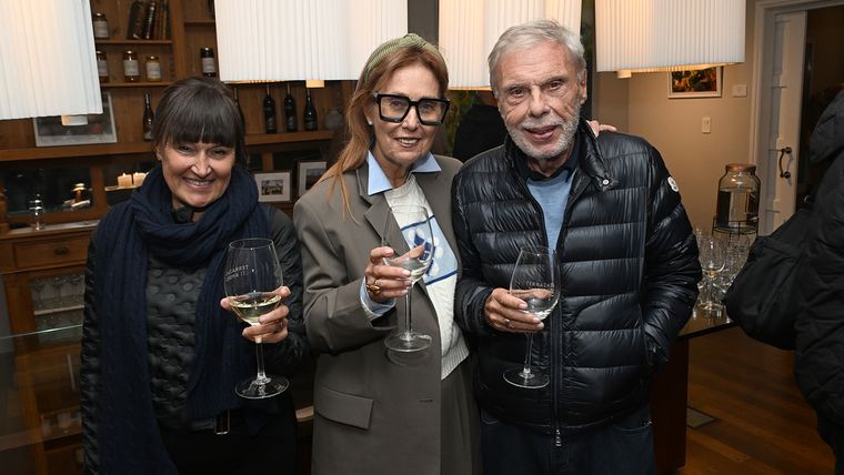 Viviana Fernández, Raquel y Carlos Montero. Viviana Fernández, Raquel y Carlos Montero.