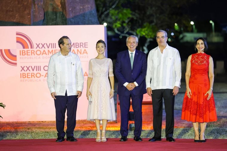 El Presidente y la Primera Dama, Fabiola Yañez, en República Dominicana Foto: Télam