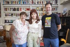 La expresidenta Cristina Fernández de Kirchner recibió en San José 1111 a Benjamín Ávila y a Andrea Casamento. La expresidenta Cristina Fernández de Kirchner recibió en San José 1111 a Benjamín Ávila y a Andrea Casamento.