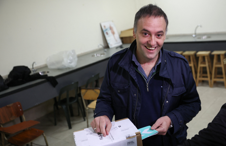 El vocero presidencial ya emitió su voto y declaró que se votó a sí mismo Foto: X