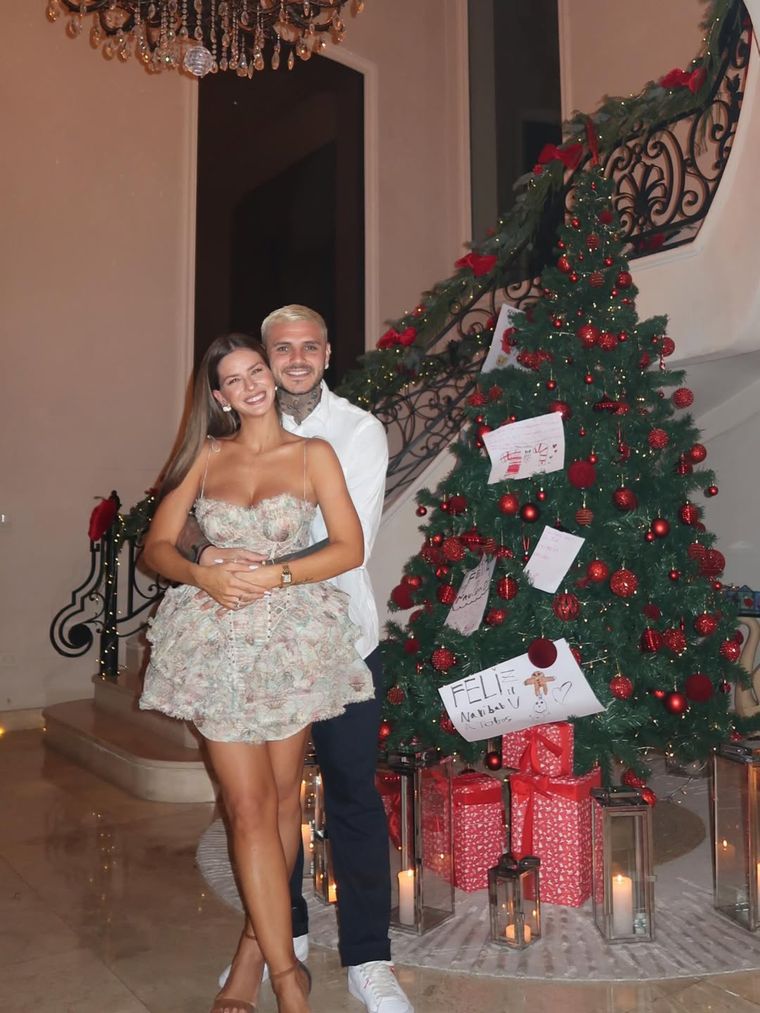 Los novios pasando Navidad del 2025 juntos. Los novios pasando Navidad del 2025 juntos.