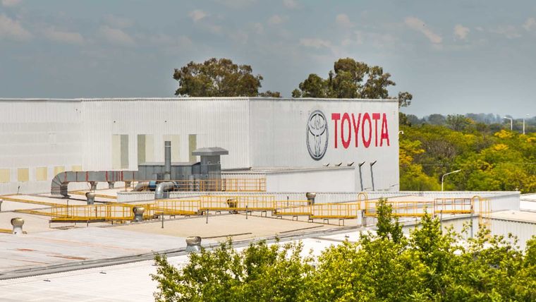 Toyota vuelve a producir Hilux y SW4